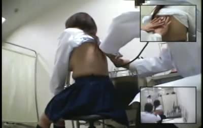【生チチ盗撮動画】女子校の健康診断を担当する医師の年一回の楽しみ！発育良好なJKの巨乳を特等席で撮影ｗ
